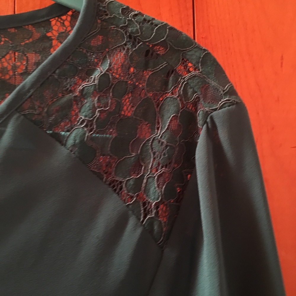 NWT APT 9 teal blouse with lacy arms & shoulders
